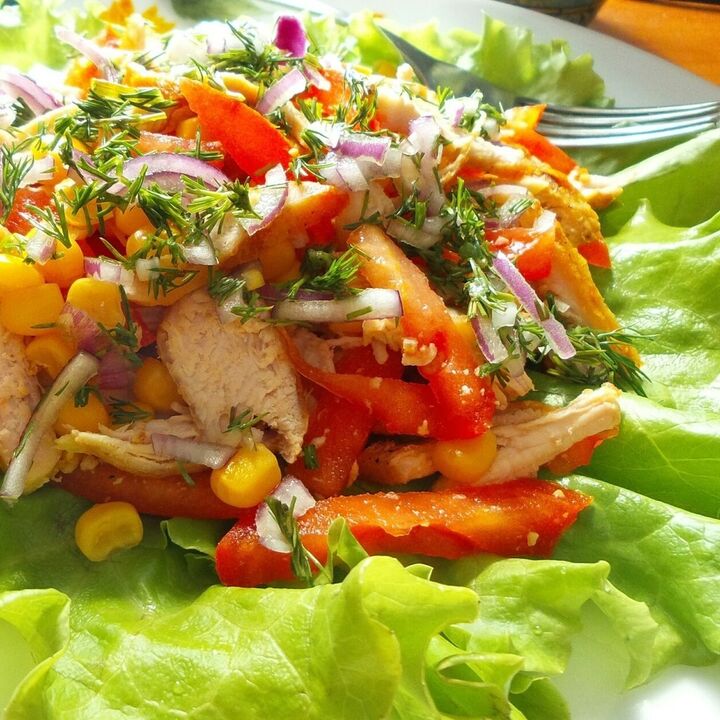 Tovuqli sabzavotli salat